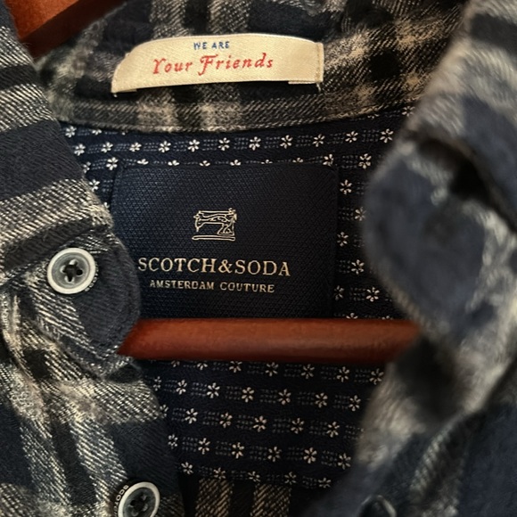 Scotch & soda size small never been worn but 1 button is missing - Picture 4 of 4